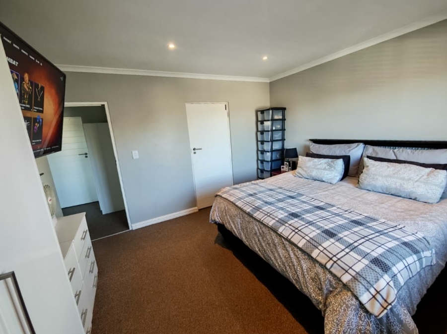 3 Bedroom Property for Sale in Myburgh Park Western Cape